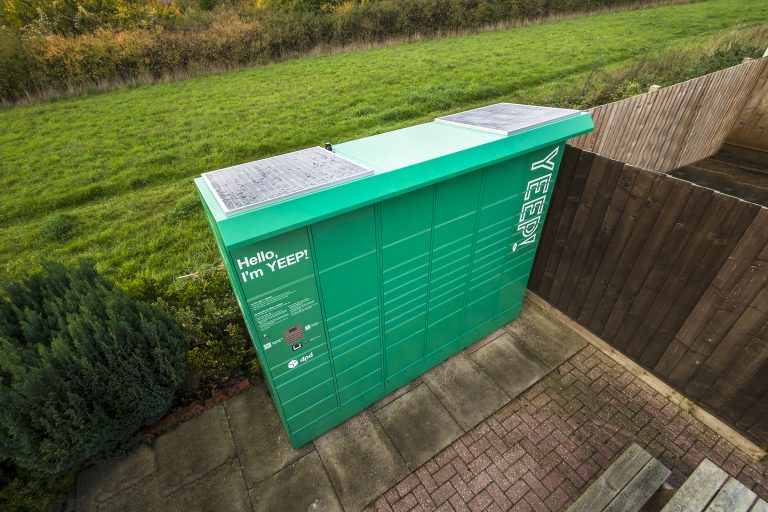 Pierwsza na Wyspach sieć skrytek pocztowych zasilanych energią słoneczną uruchomiona