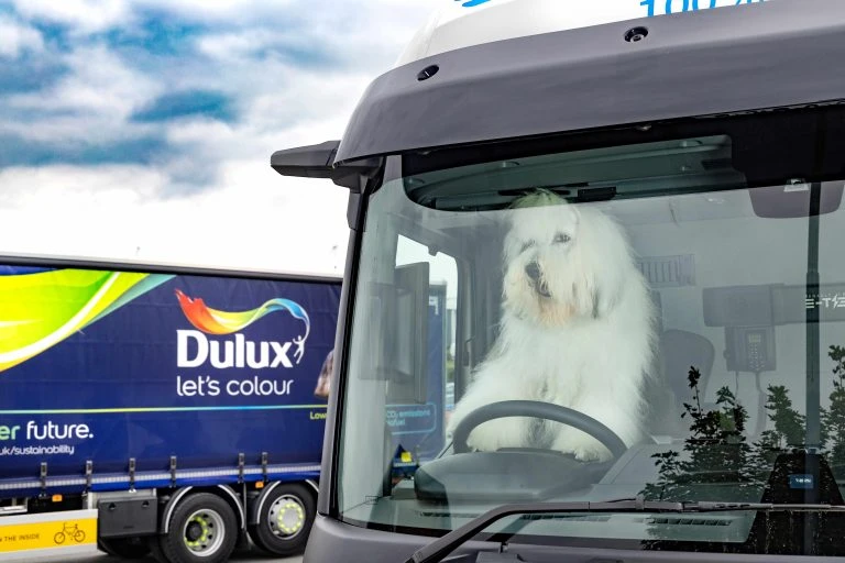 Dulux Paint wdraża duże elektryczne pojazdy ciężarowe