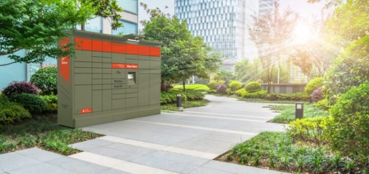 Samochodowy autonomiczny skrytkowy automat na paczki zasilany energią słoneczną