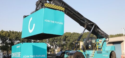 Nowy podnośnik kontenerowy jest elektryczny