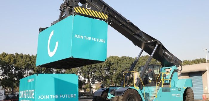 Nowy podnośnik kontenerowy jest elektryczny