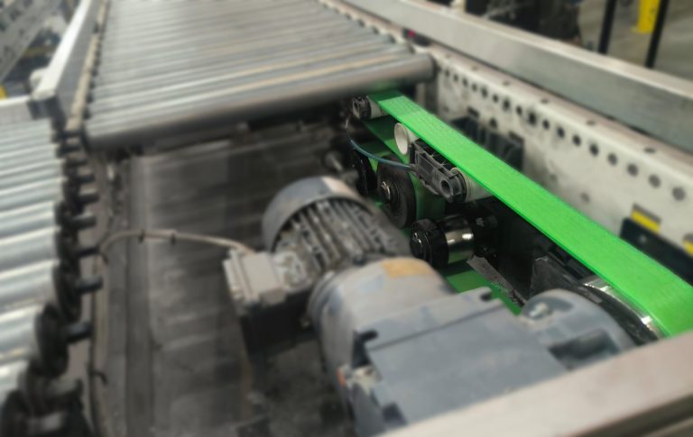 Unikaj zatorów na przenośnikach rolkowych w sezonie szczytowym