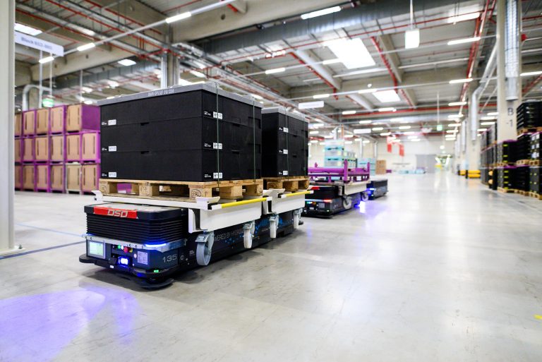 Ogniwa paliwowe wodorowe zasilają roboty AGV firmy BMW