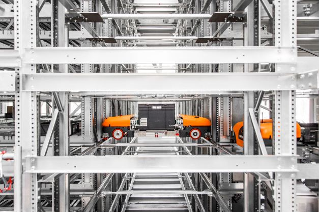 Globalne Przywództwo w Automatycznej Logistyce Toyoty