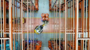 Pionowy magazyn Hira Industries wzmacnia odporność operacji Pionowy magazyn Hira Industries wzmacnia odporność operacji