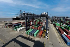 Port Industry 5.0: elektryfikacja, dane i człowiek w pętli Port Industry 5.0: elektryfikacja, dane i człowiek w pętli